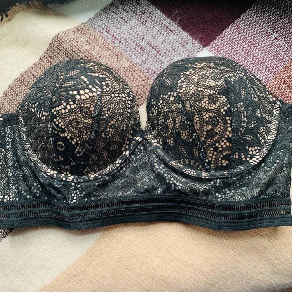Victoria’s Secret Very Sexy strapless bra